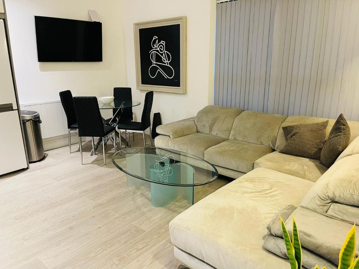 Salt Hill Windsor Legoland Eton Heathrow Luxury 2 Bed 1 Bath Free Parking Leilighet Slough Eksteriør bilde