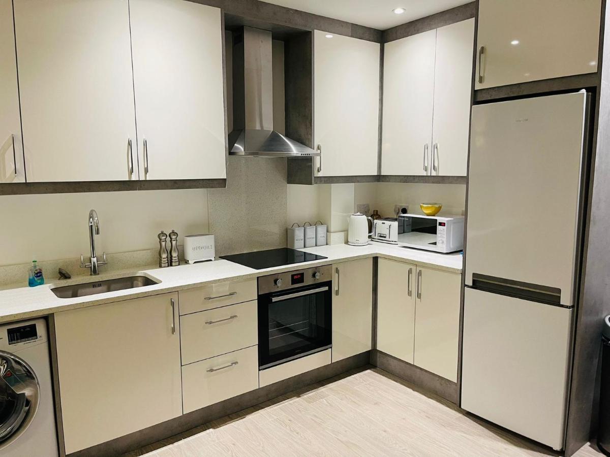 Salt Hill Windsor Legoland Eton Heathrow Luxury 2 Bed 1 Bath Free Parking Leilighet Slough Eksteriør bilde