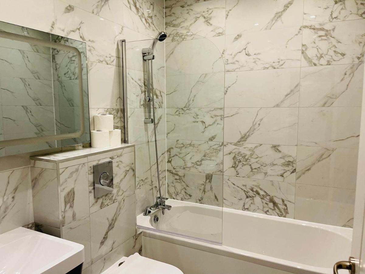 Salt Hill Windsor Legoland Eton Heathrow Luxury 2 Bed 1 Bath Free Parking Leilighet Slough Eksteriør bilde